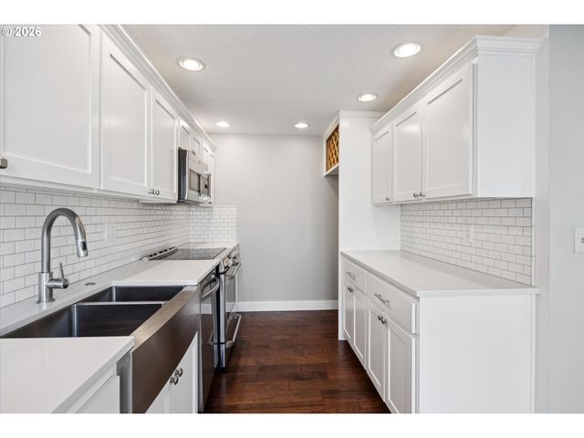 6165 Sw HEIGHTS Ln, Beaverton, OR 97007