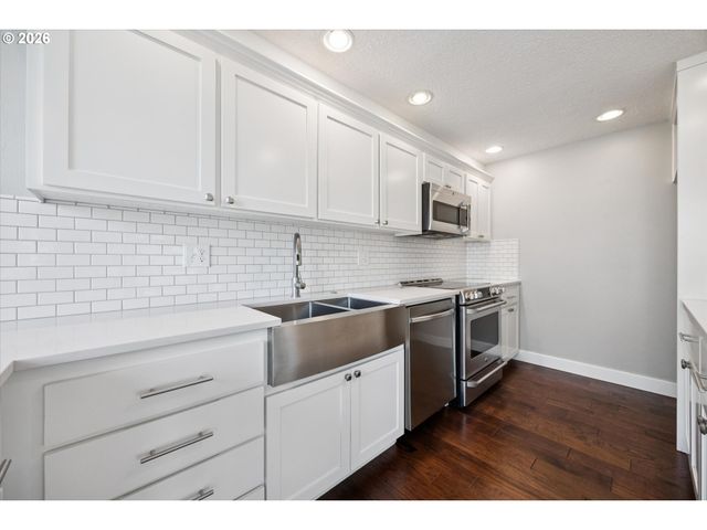 6165 Sw HEIGHTS Ln, Beaverton, OR 97007