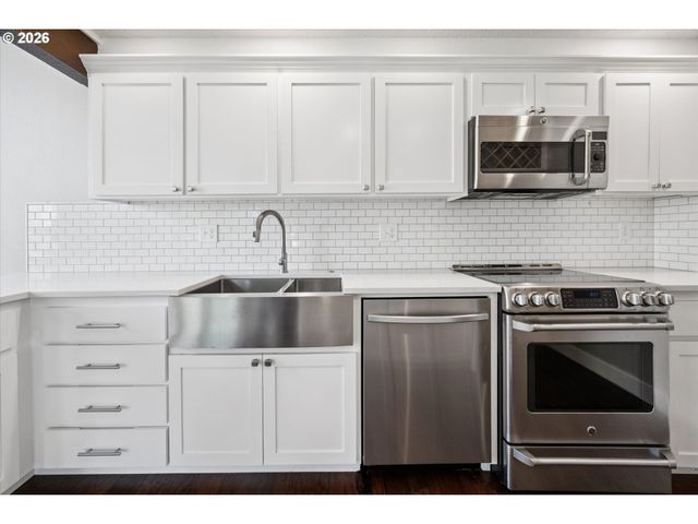 6165 Sw HEIGHTS Ln, Beaverton, OR 97007