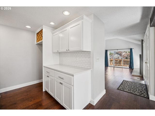 6165 Sw HEIGHTS Ln, Beaverton, OR 97007