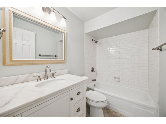 6165 Sw HEIGHTS Ln, Beaverton, OR 97007