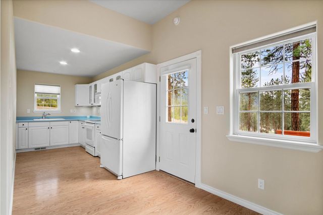 980 D Westover Rd, Colville, WA 99114