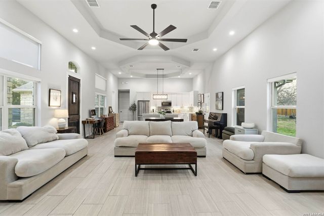 109 W Short Meadow, Lytle, TX 78052