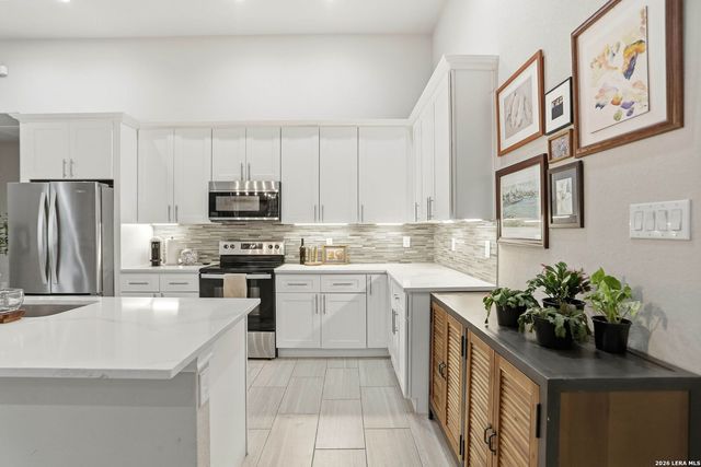 109 W Short Meadow, Lytle, TX 78052