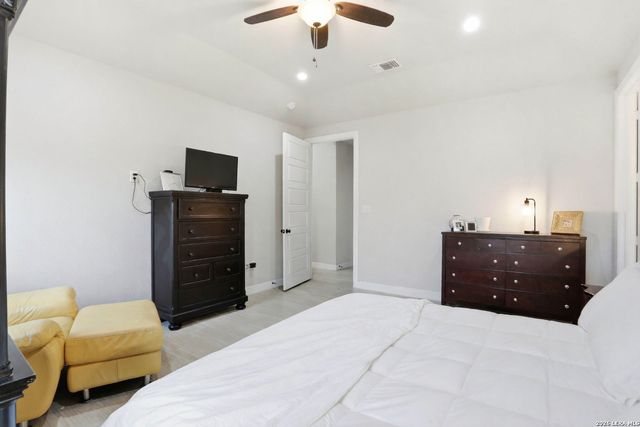 109 W Short Meadow, Lytle, TX 78052