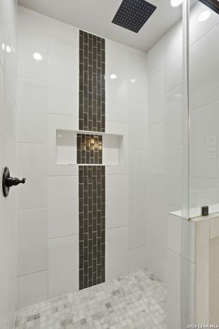 109 W Short Meadow, Lytle, TX 78052