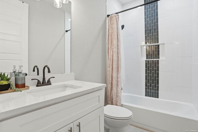 109 W Short Meadow, Lytle, TX 78052