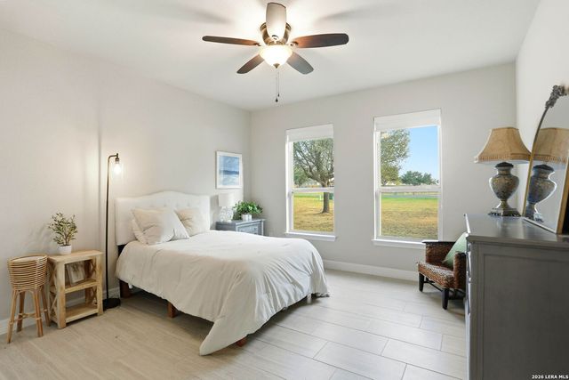 109 W Short Meadow, Lytle, TX 78052