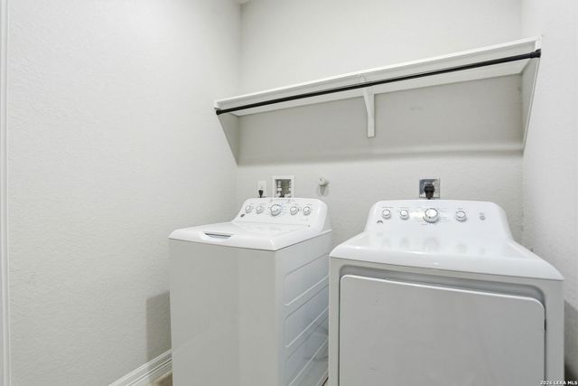 109 W Short Meadow, Lytle, TX 78052