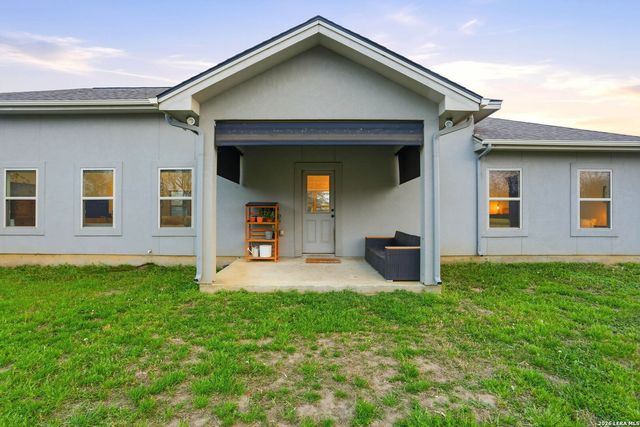 109 W Short Meadow, Lytle, TX 78052