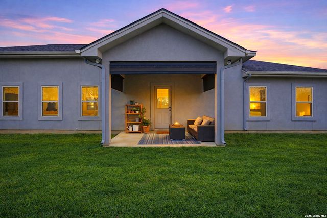 109 W Short Meadow, Lytle, TX 78052