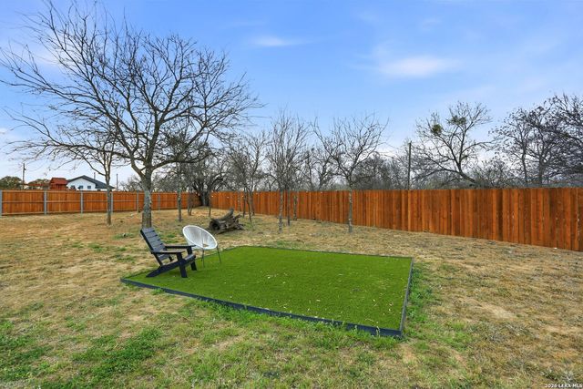 109 W Short Meadow, Lytle, TX 78052