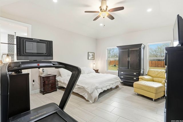 109 W Short Meadow, Lytle, TX 78052