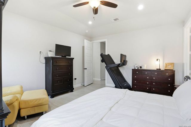 109 W Short Meadow, Lytle, TX 78052