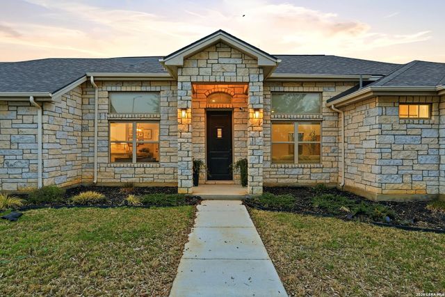 109 W Short Meadow, Lytle, TX 78052