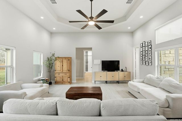 109 W Short Meadow, Lytle, TX 78052