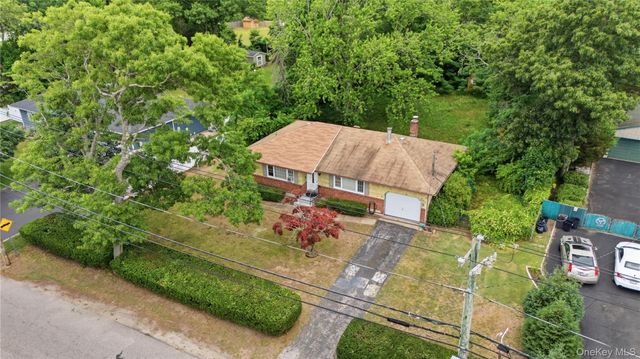 385 Manhattan Boulevard, Islip Terrace, NY 11752