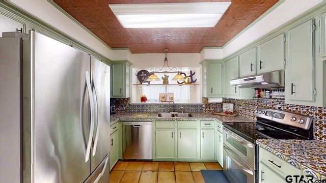 708 Quail Ln, Whitehouse, TX 75791