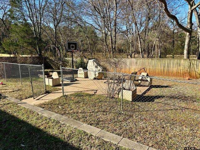 708 Quail Ln, Whitehouse, TX 75791