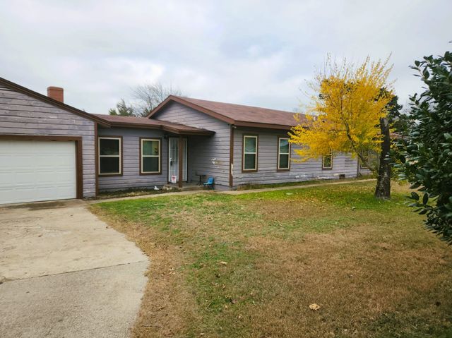 2737 W Camp Wisdom Road, Dallas, TX 75237