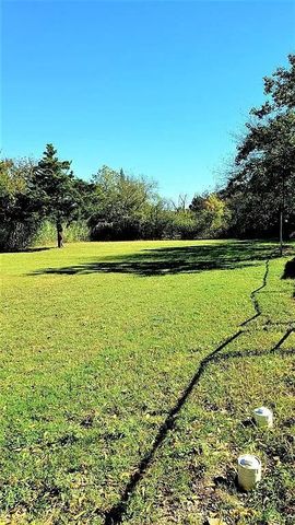 2737 W Camp Wisdom Road, Dallas, TX 75237