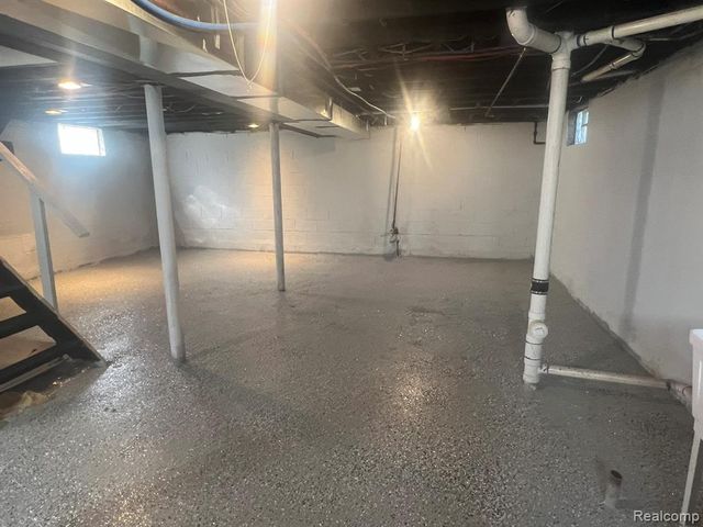 8680 Stahelin Avenue, Detroit, MI 48228