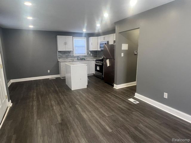 8680 Stahelin Avenue, Detroit, MI 48228