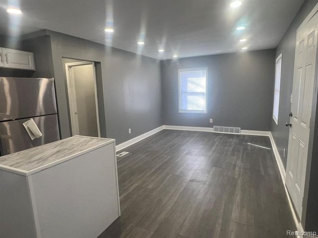 8680 Stahelin Avenue, Detroit, MI 48228