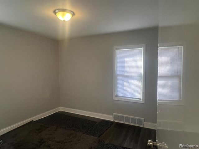 8680 Stahelin Avenue, Detroit, MI 48228