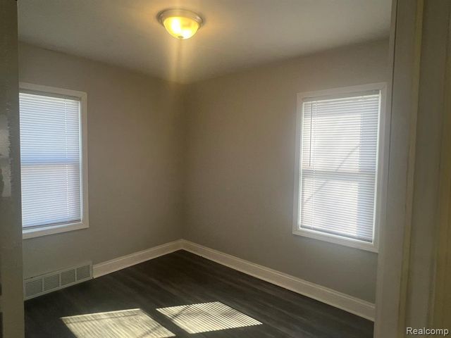 8680 Stahelin Avenue, Detroit, MI 48228