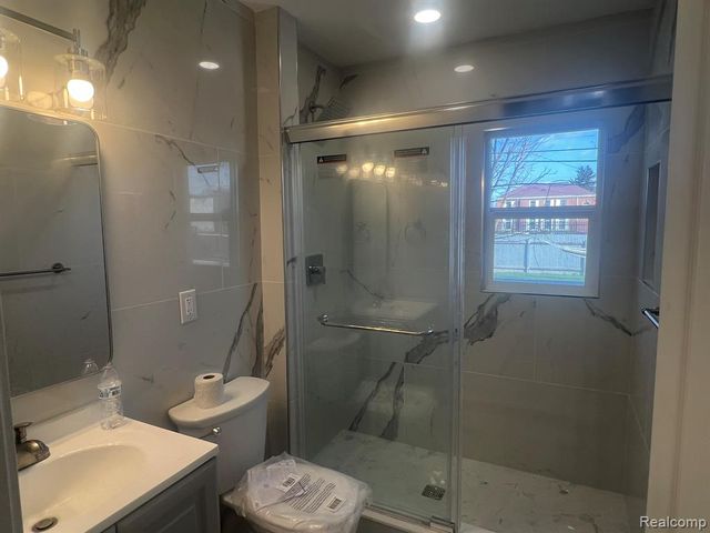 8680 Stahelin Avenue, Detroit, MI 48228