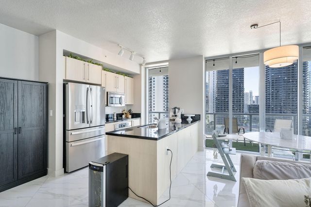 1111 SW 1st Avenue 2420-N, Miami, FL 33130