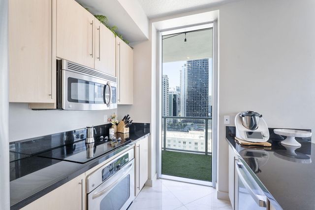 1111 SW 1st Avenue 2420-N, Miami, FL 33130
