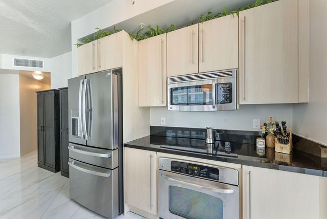 1111 SW 1st Avenue 2420-N, Miami, FL 33130