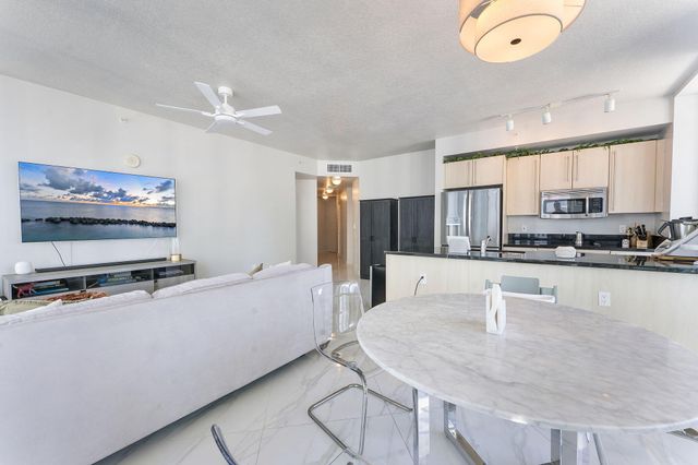 1111 SW 1st Avenue 2420-N, Miami, FL 33130