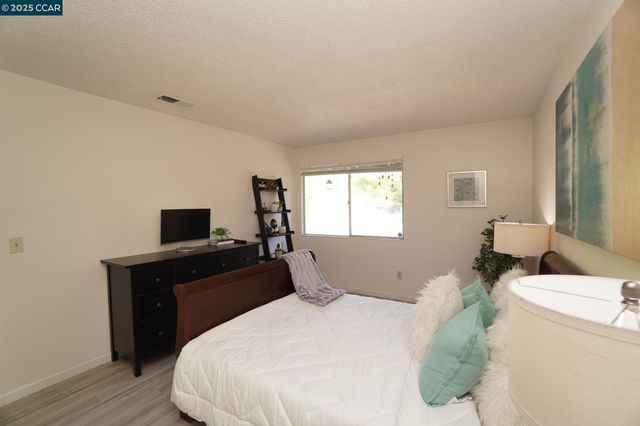 740 Coral Ridge Cir, Rodeo, CA 94572