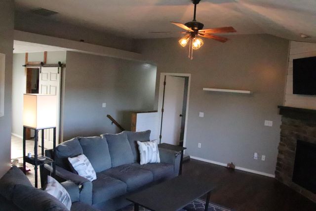 1001 W Broad Street, Republic, MO 65738