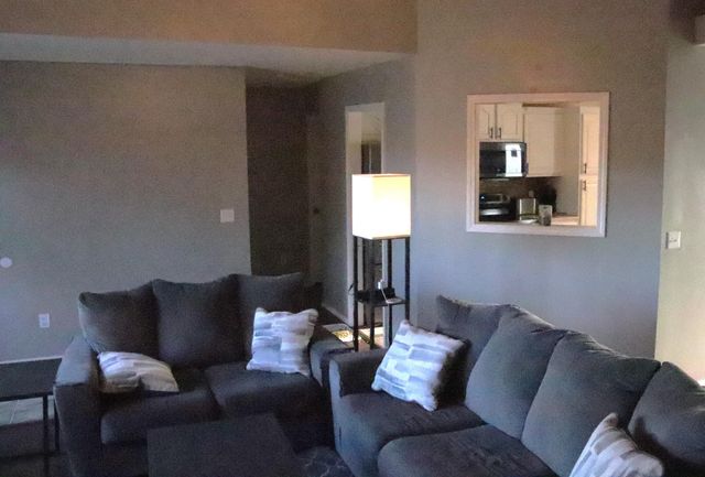 1001 W Broad Street, Republic, MO 65738