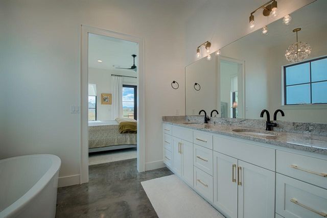 103 River Bend DR, Kingsland, TX 78639