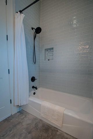 103 River Bend DR, Kingsland, TX 78639