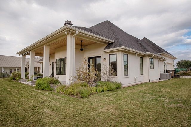 103 River Bend DR, Kingsland, TX 78639