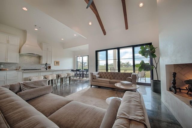 103 River Bend DR, Kingsland, TX 78639