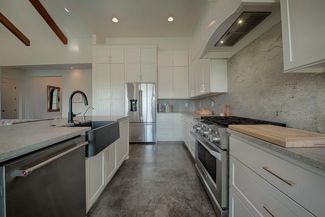 103 River Bend DR, Kingsland, TX 78639