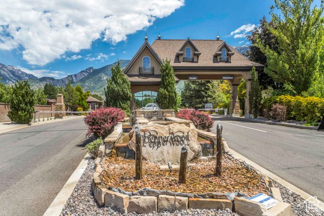 8 S MOUNTAIN WOOD LN, Sandy, UT 84092