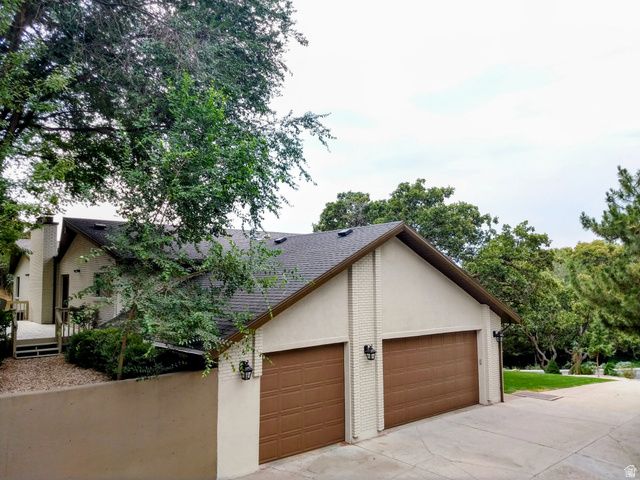 8 S MOUNTAIN WOOD LN, Sandy, UT 84092