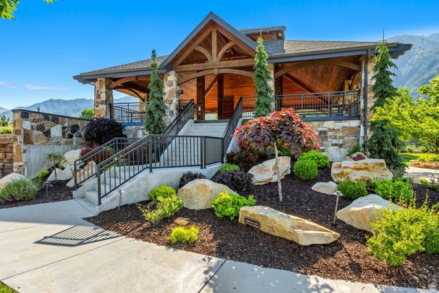 8 S MOUNTAIN WOOD LN, Sandy, UT 84092