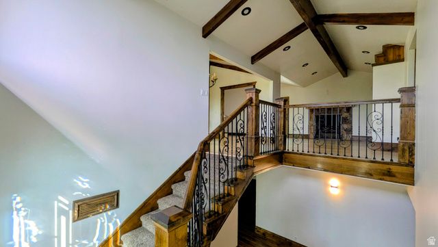 8 S MOUNTAIN WOOD LN, Sandy, UT 84092