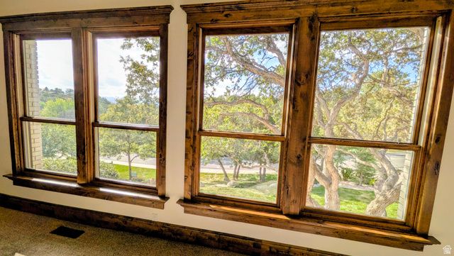 8 S MOUNTAIN WOOD LN, Sandy, UT 84092