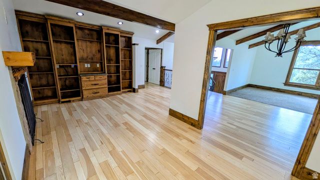 8 S MOUNTAIN WOOD LN, Sandy, UT 84092