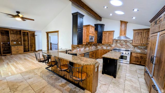 8 S MOUNTAIN WOOD LN, Sandy, UT 84092